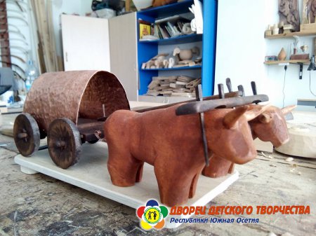 Студия резьбы по дереву. Работа ученика. Скифская повозка.