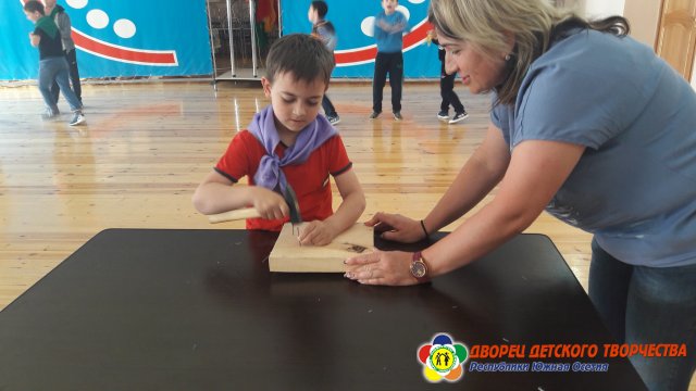 В лагере «Фидӕн» на этой неделе прошли конкурсы « А ну- ка, девочки!» и «А ну-ка мальчики!»