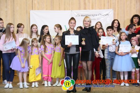 Солистки ансамбля ДДТ на фестивале-конкурсе в Сочи