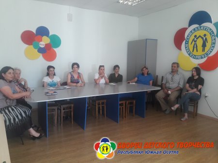 В ДДТ прошёл очередной информационно - методический час