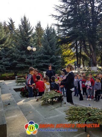 Хетӕгкаты Леуаны фырт Къостайы юбилейон бон